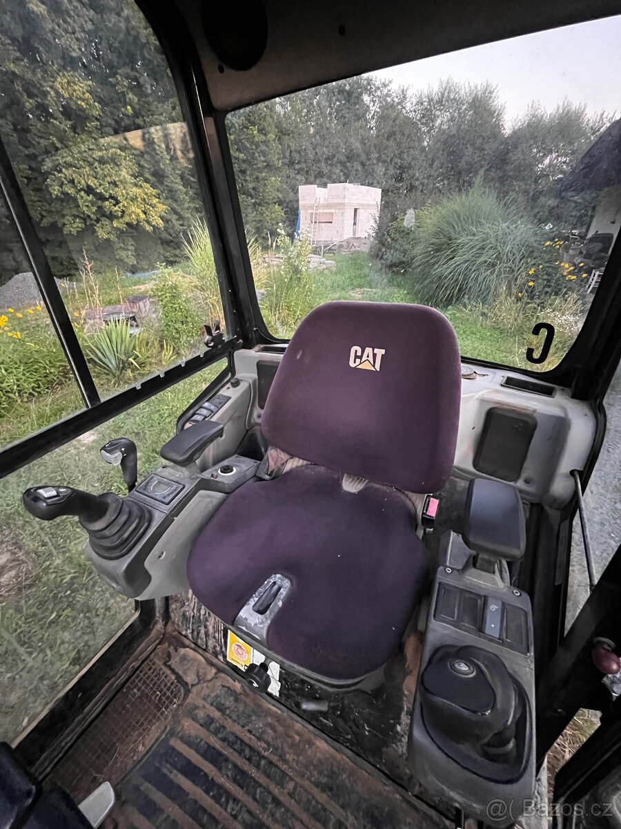 Minibagr Cat 301.7D - 3