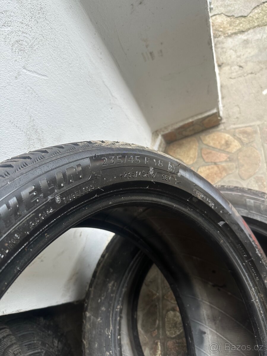 Zimní pneu 235/45/18 - 3