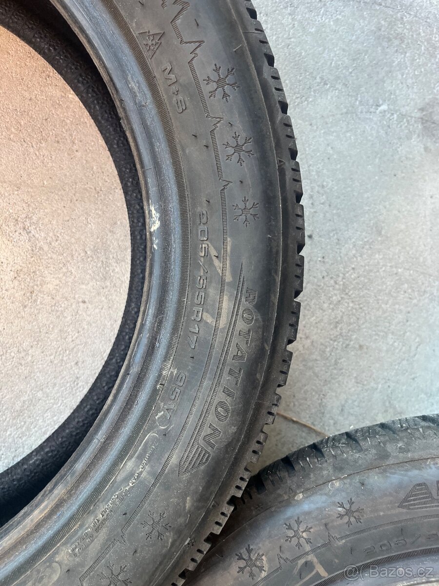 Pneu 205/55/17 - 3