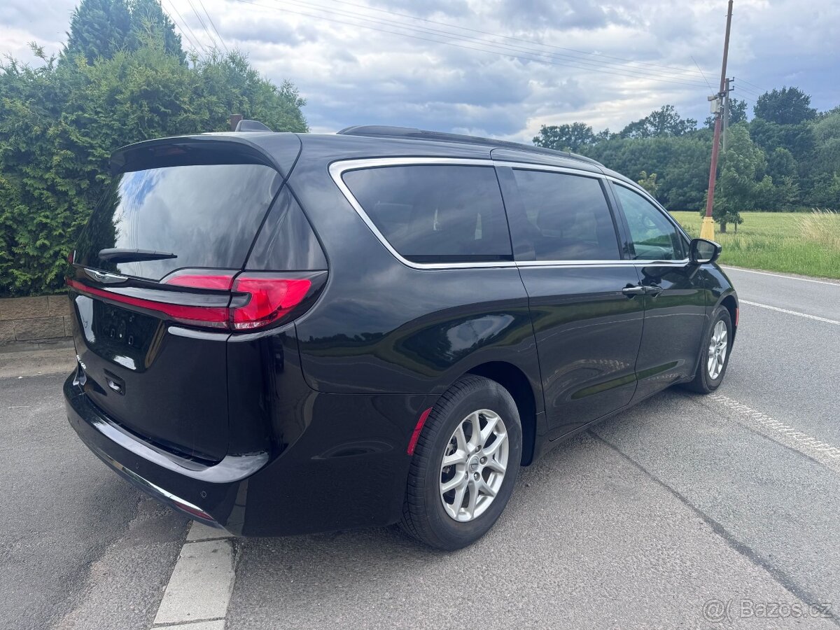Chrysler Pacifica 3,6 L RU Čočka Adapttemp 2022 - 3