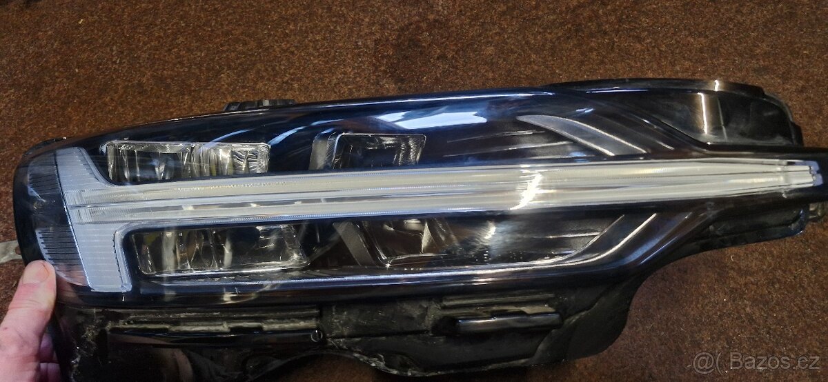 Prave predni svetlo volvo s60 v60 treti generace - 3