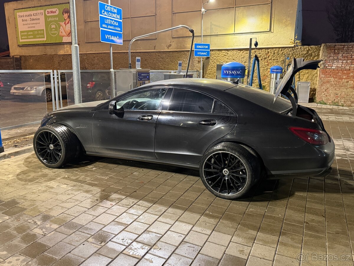 Kola 5x112 Mercedes-Benz AMG Styl r20 - 3