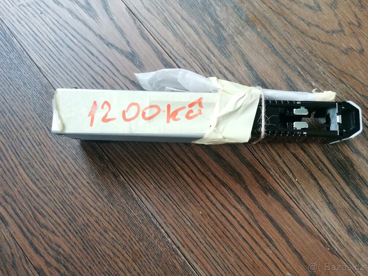 Zásobník k šroubováku Makita DFR 750 - 3