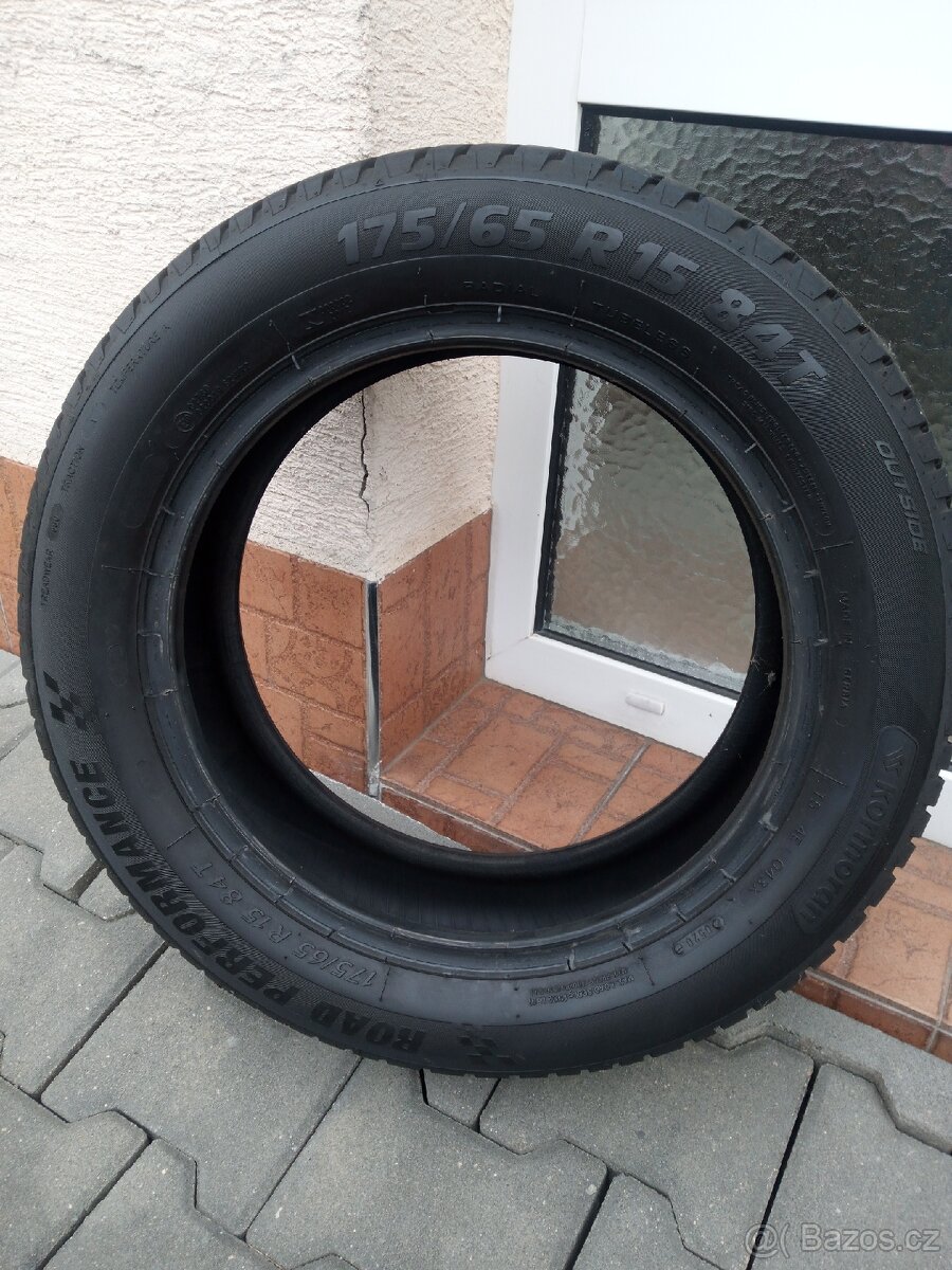 Prodám pneu 2 ks - 3