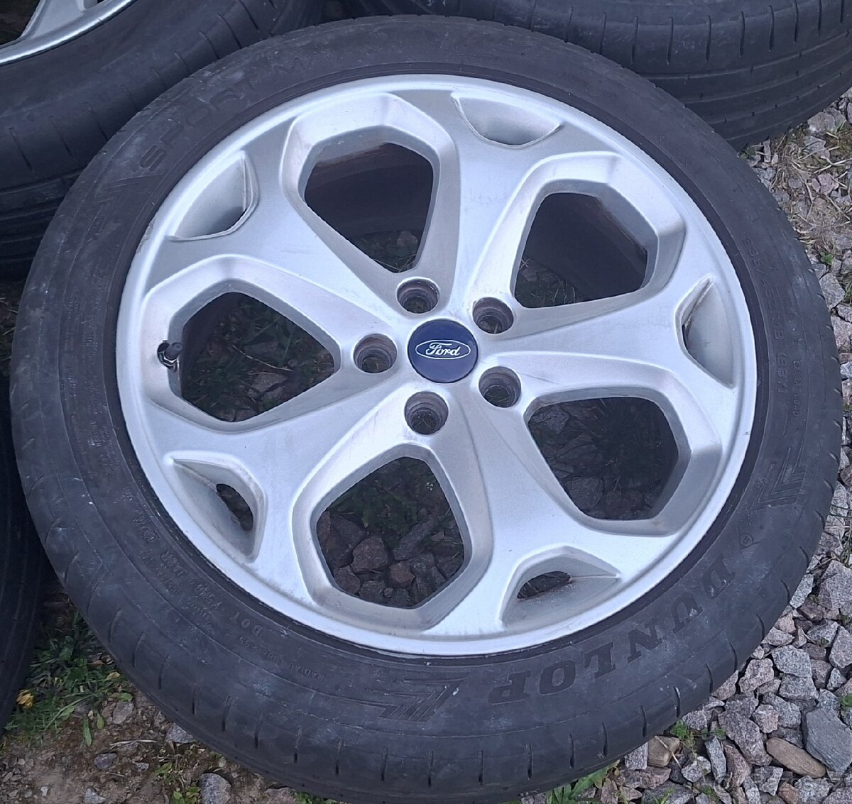 Al kola Ford 235/45R18 - 3