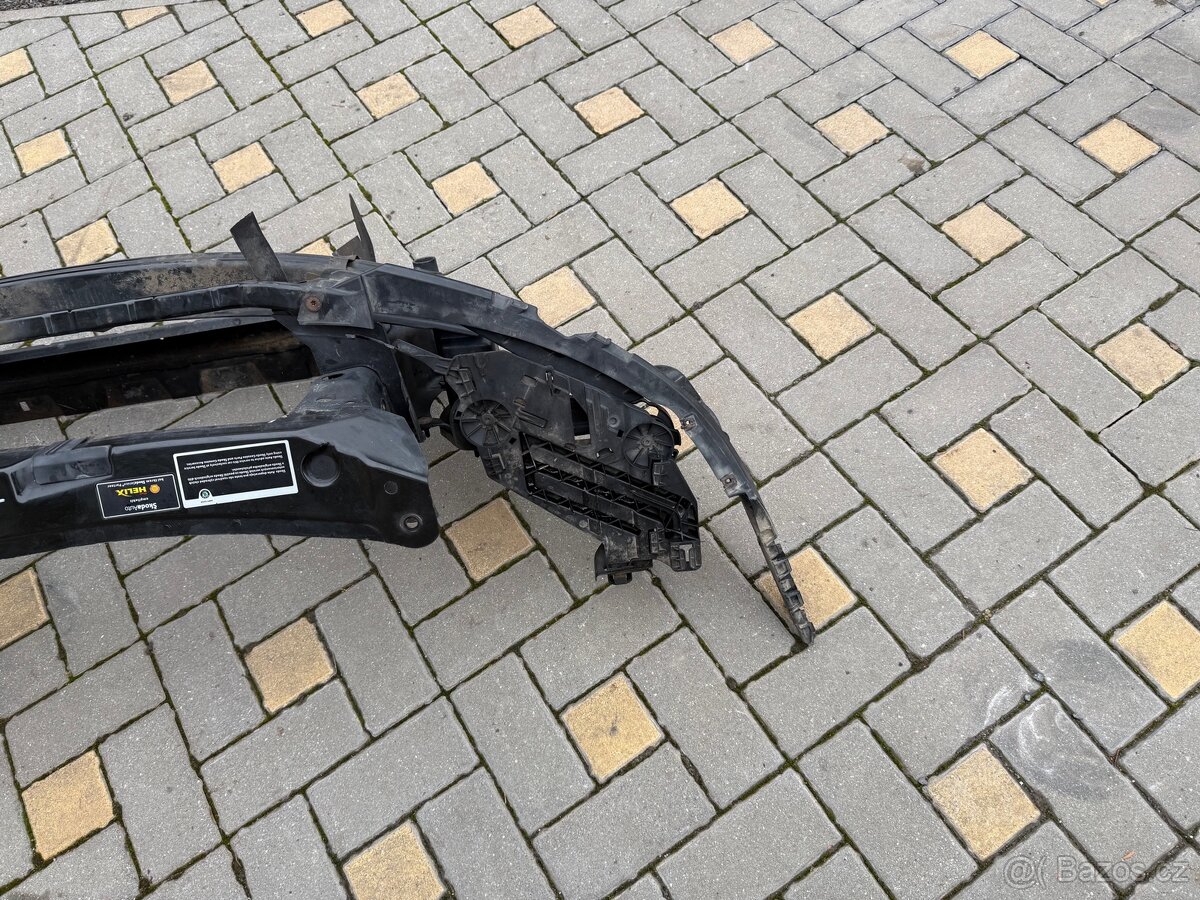 Škoda Octavia 2 chladičovka přední čelo. - 3