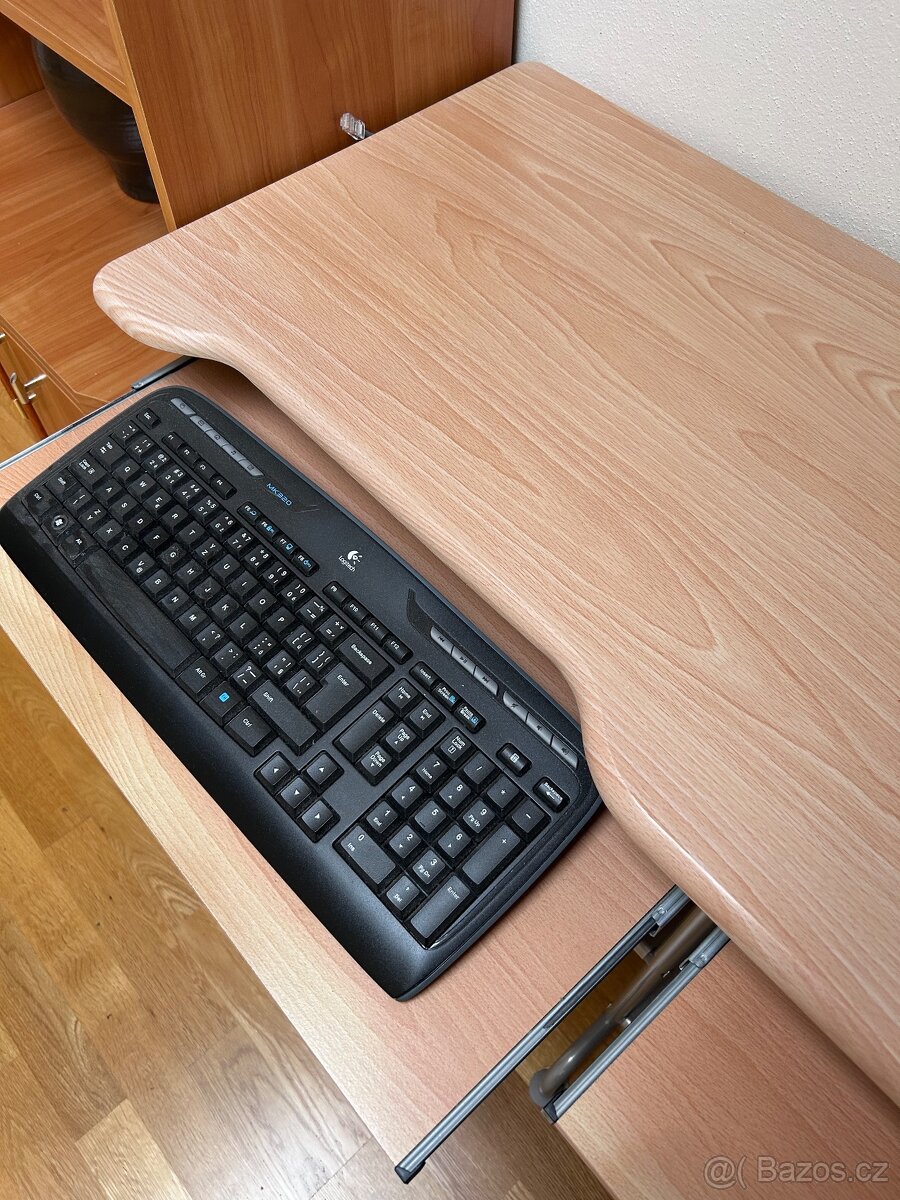 Pc stolek - 3