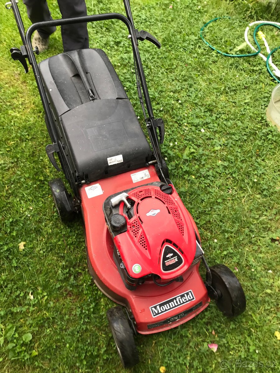 Prodám benzinovou sekačku Mountfield 46cm. - 3