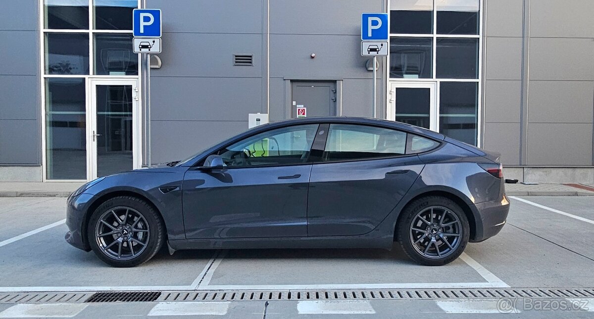 Tesla model 3 SR plus refresh - 3