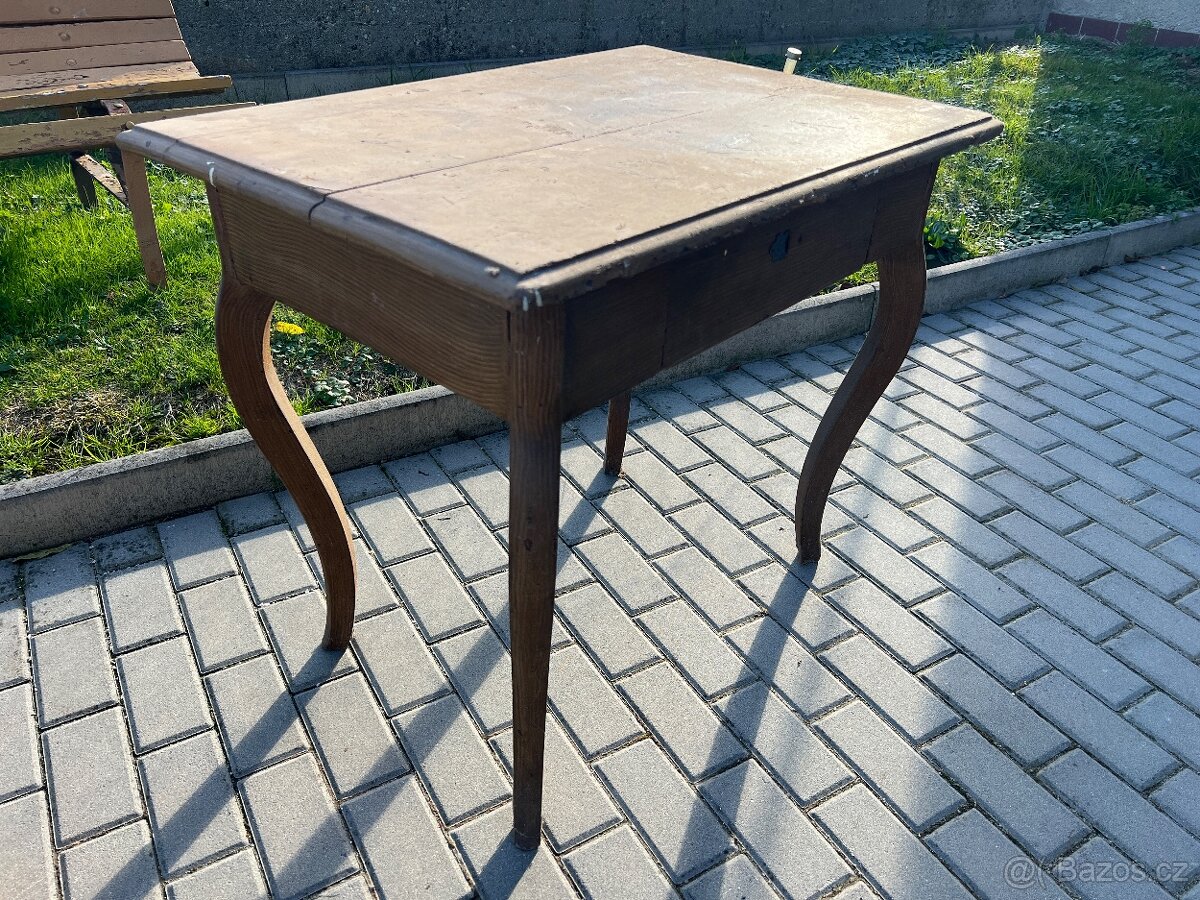 Dřevěný stůl se šuplíkem - 3