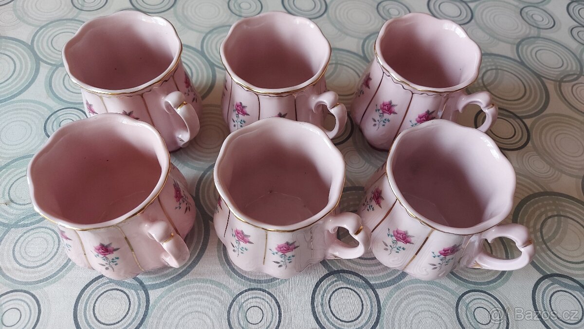 sada růžových porcelánových hrnků, - 3
