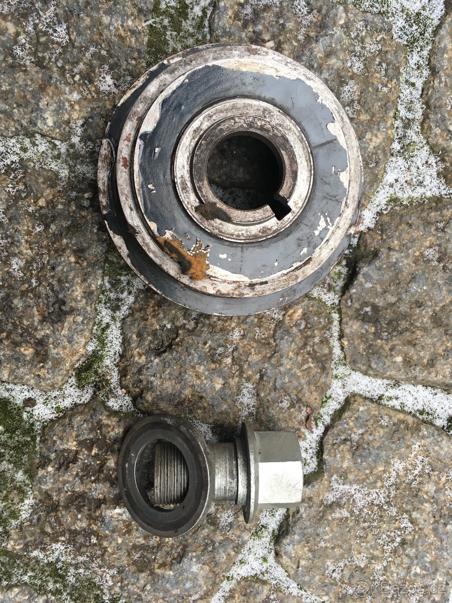 Tatra 613-4Mi, T 700 čerpadlo řízení - 3