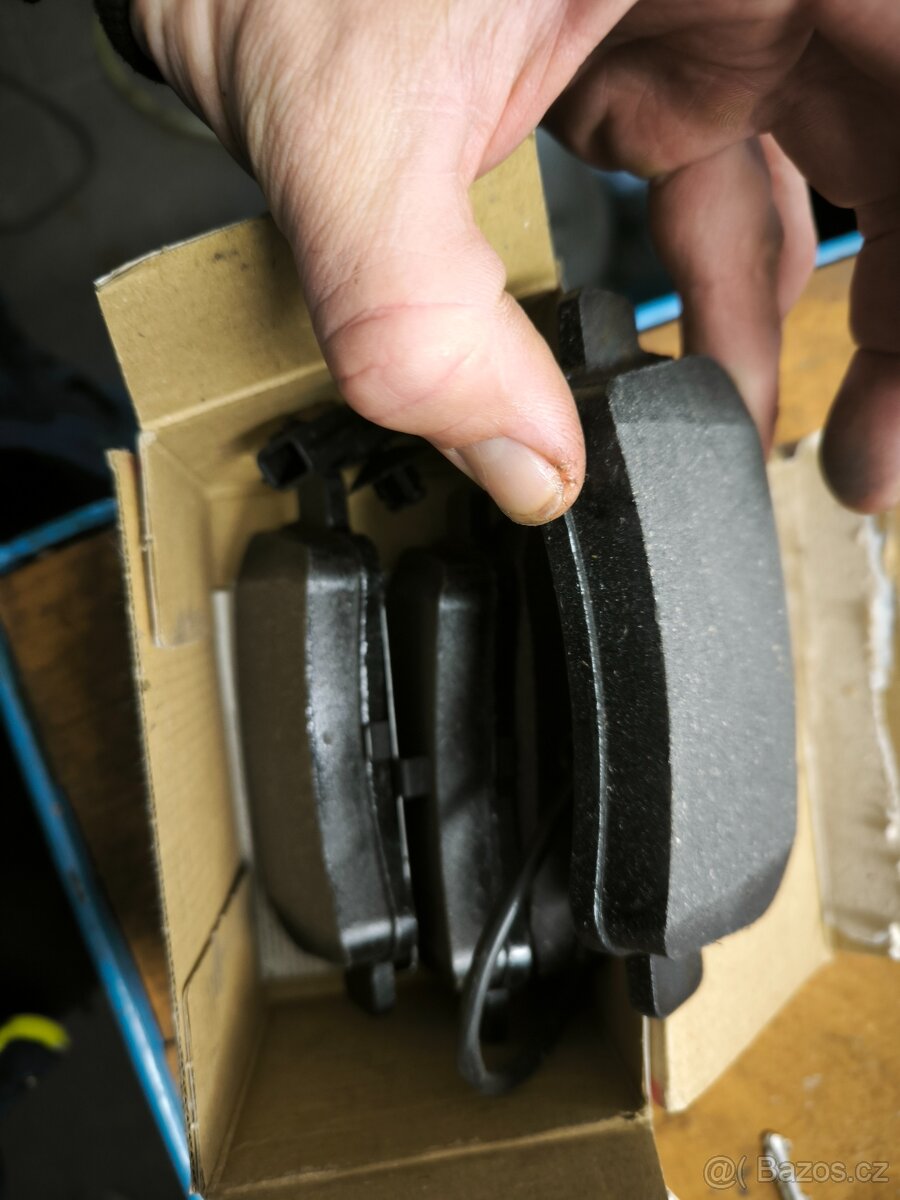 Sada brzdových destiček BREMBO P68063 - 3