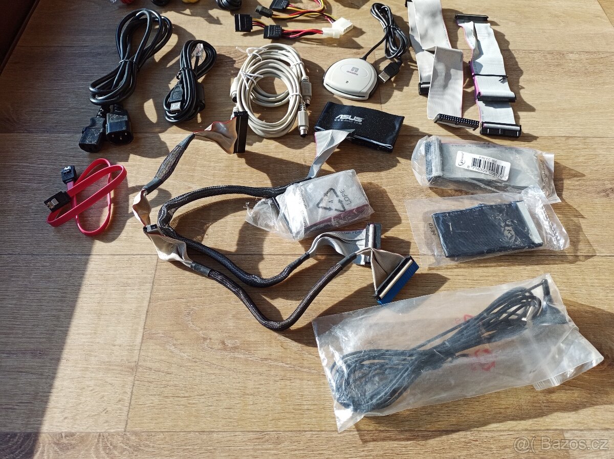 Kabely k PC, napájecí adaptéry - 3