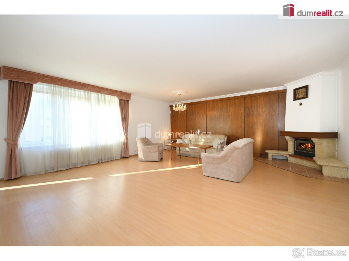 Prostorný byt, 146,8 m2 + lodžie 8,1 m2, zahrada 1666 m2, sk - 3