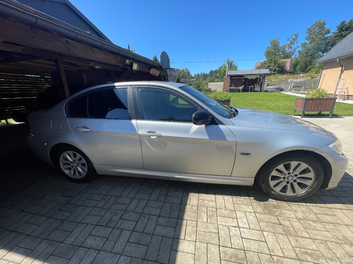 BMW e90 318d 2010 - 3