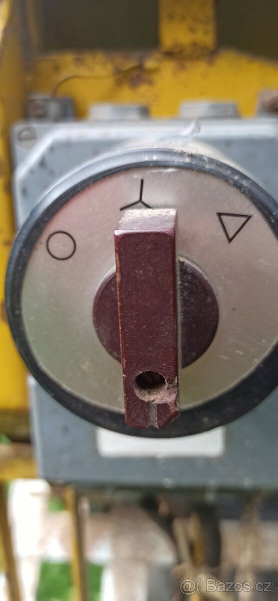 Cirkuárka tovární výroby Narex s kolíbkou. Max kotouč 60CM,s - 3