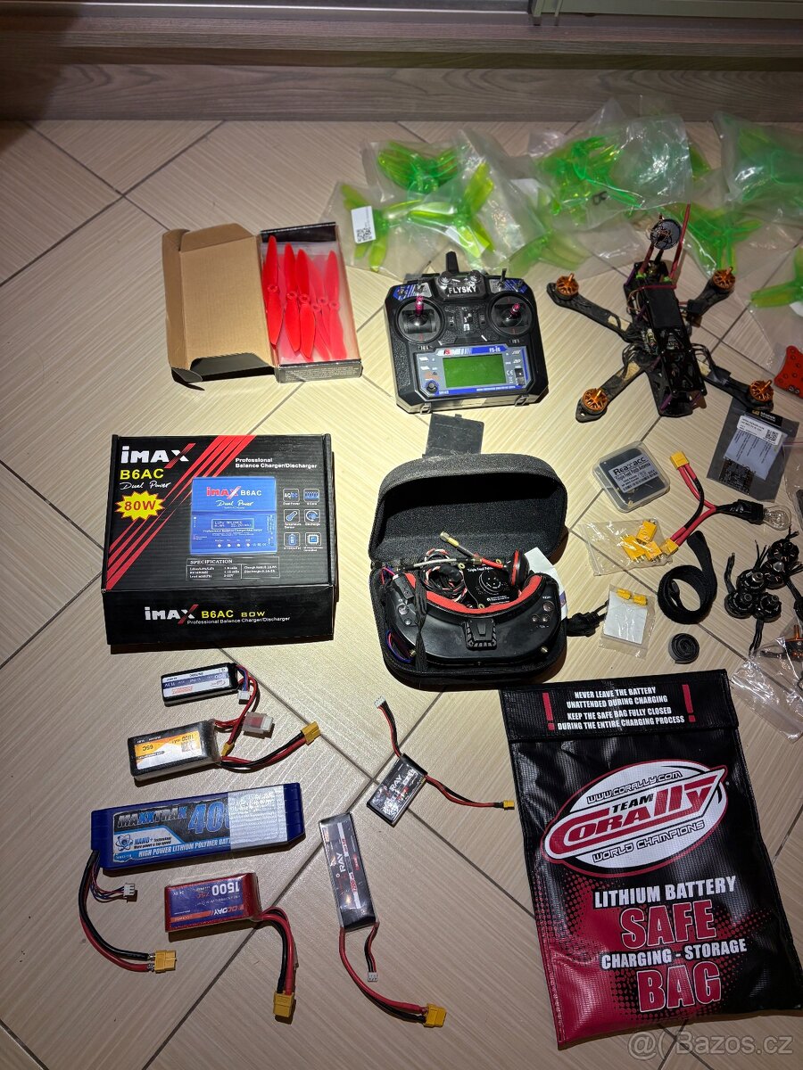 FPV dron + FPV bryle + baterie + nahradní díly - 3