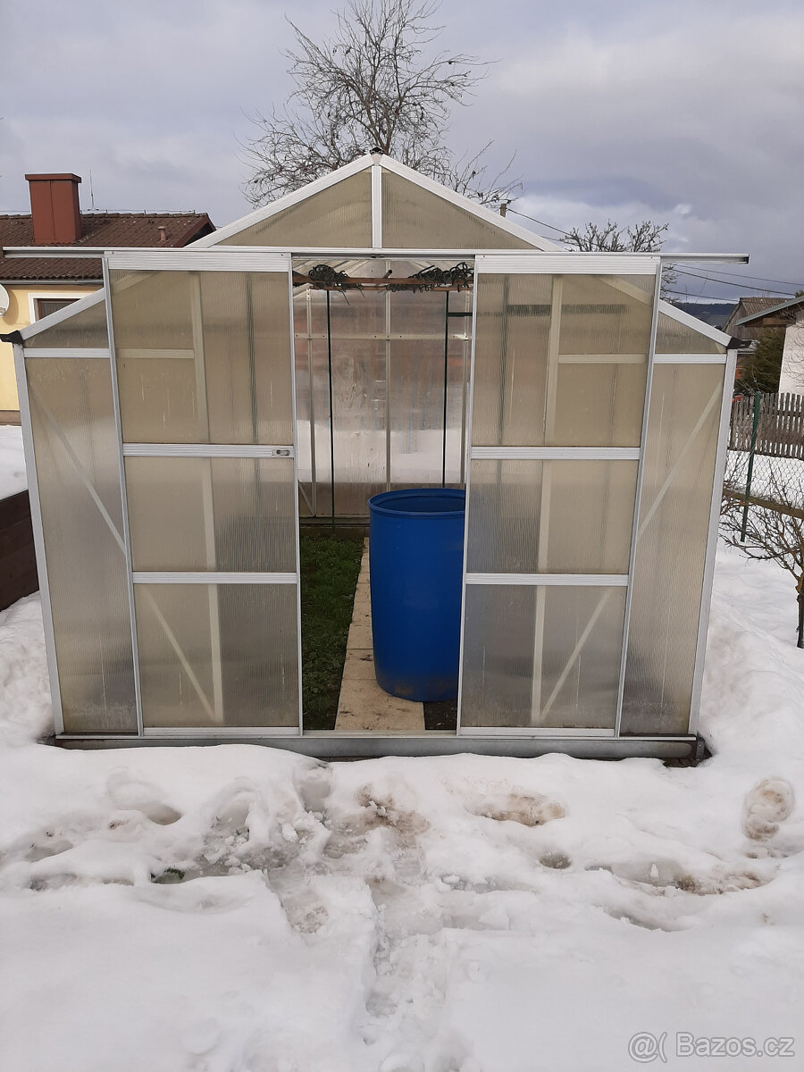 Skleník z polykarbonátu - 3