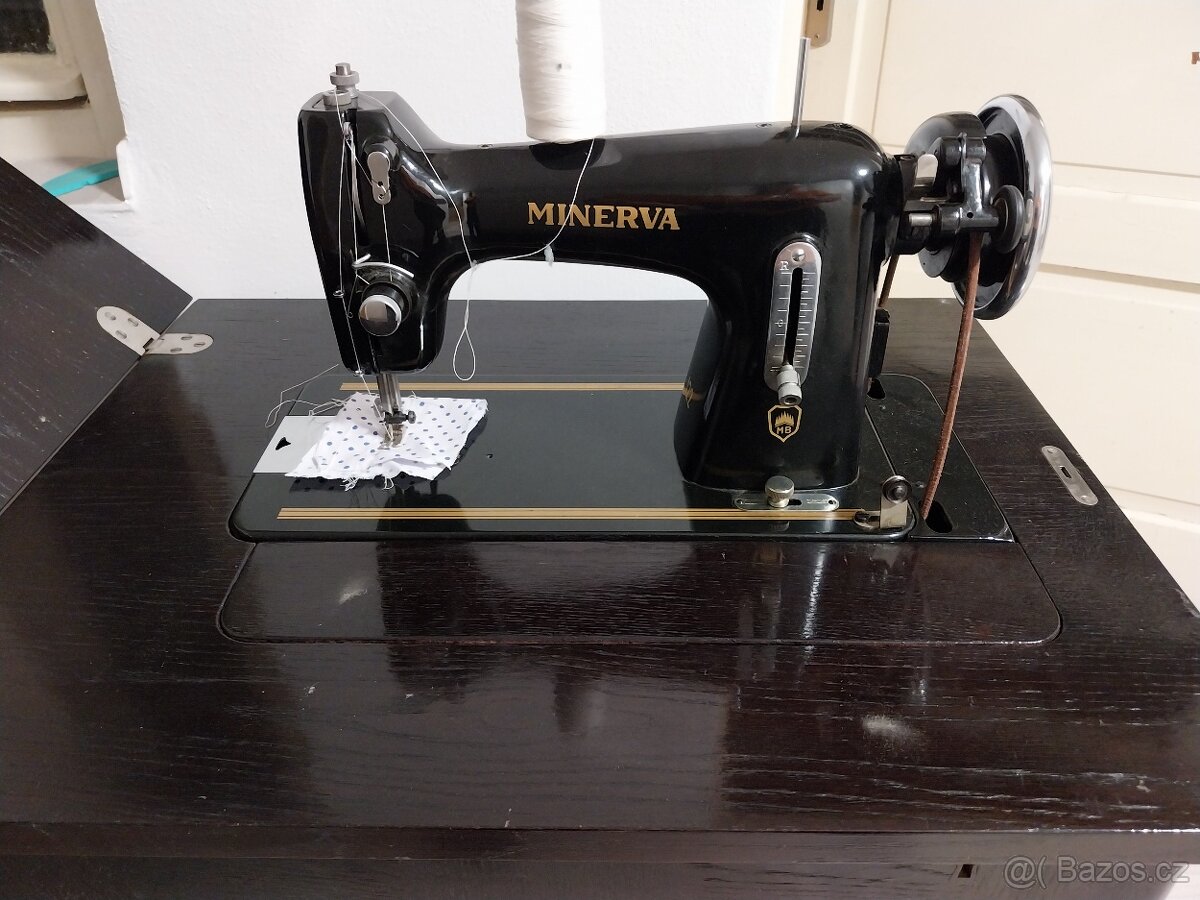 Stará skříňová mašina - 3