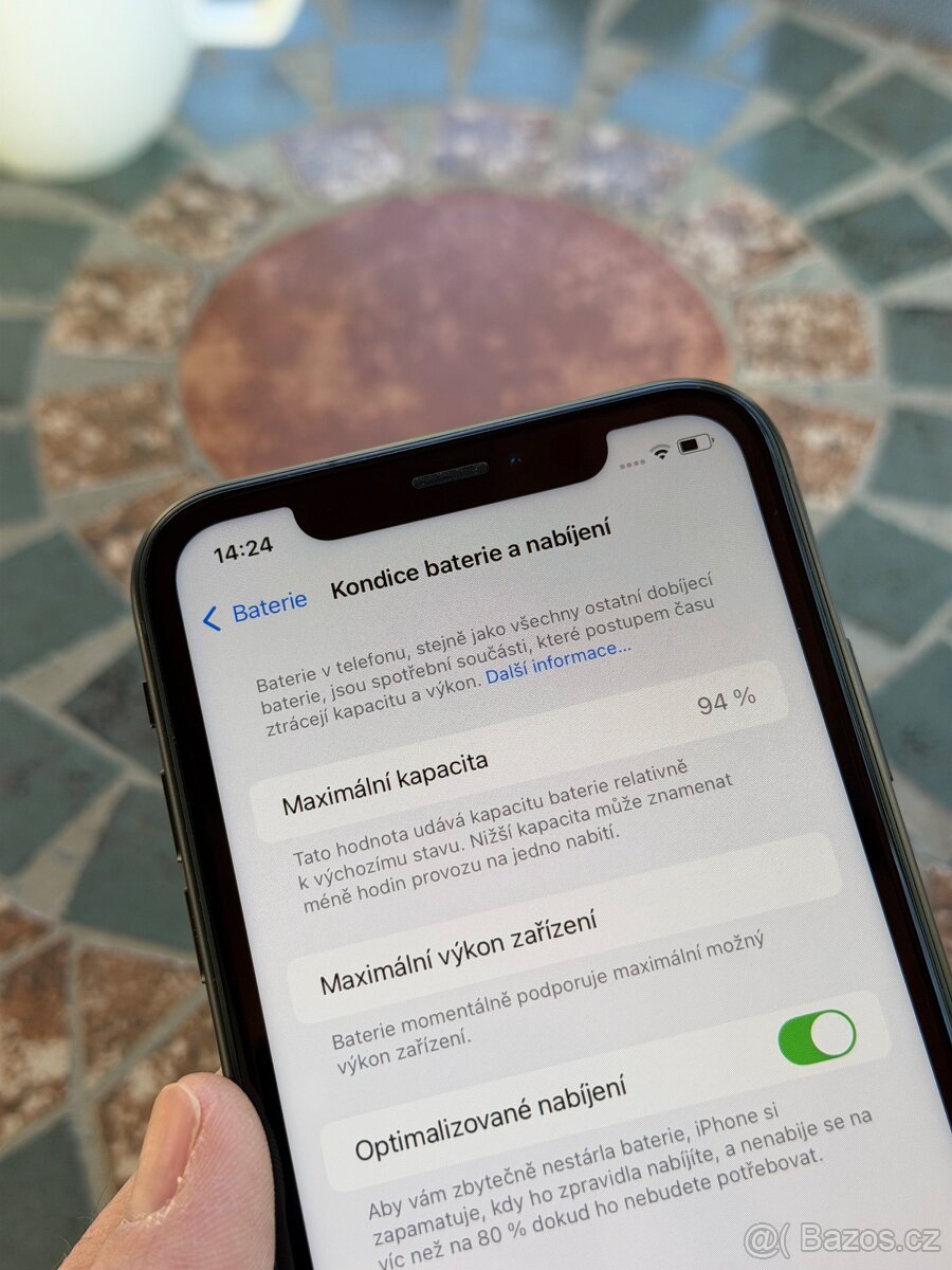 iPhone XR, 64GB, Black - 3