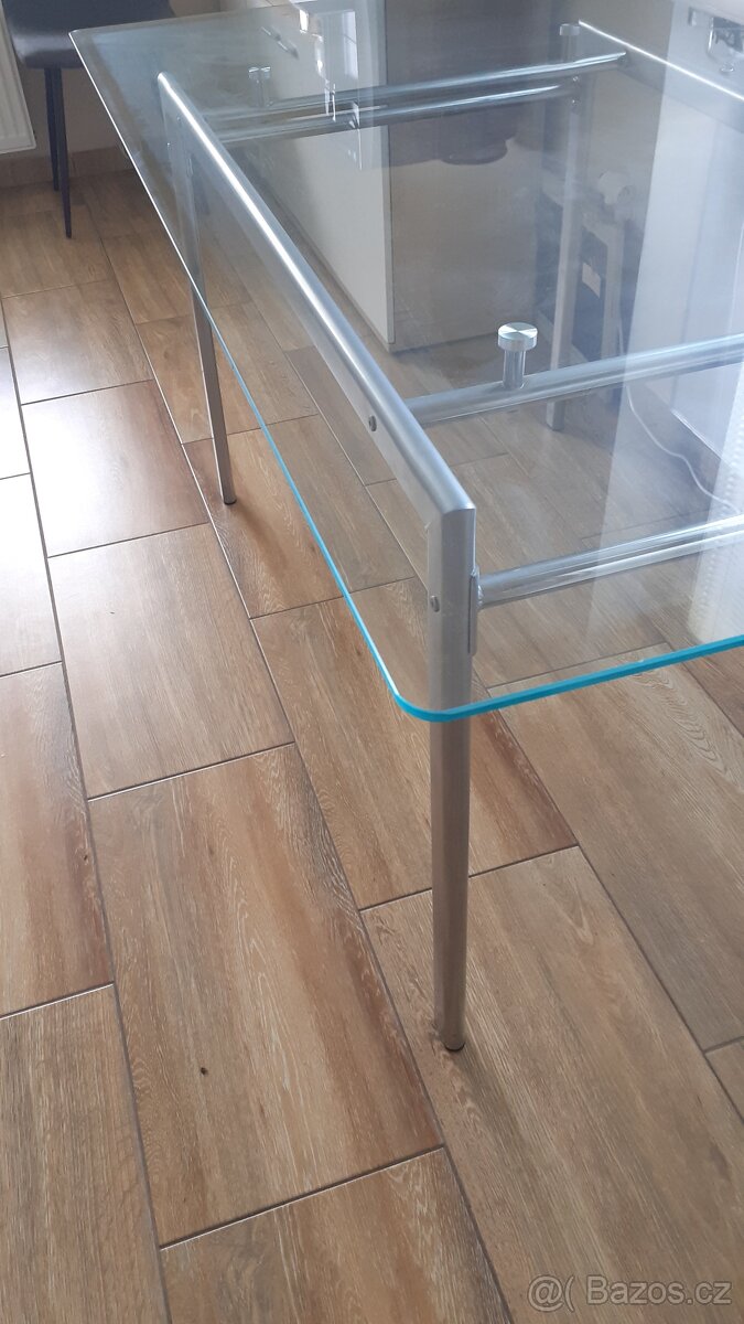 Skleněný jídelní stůl - 3