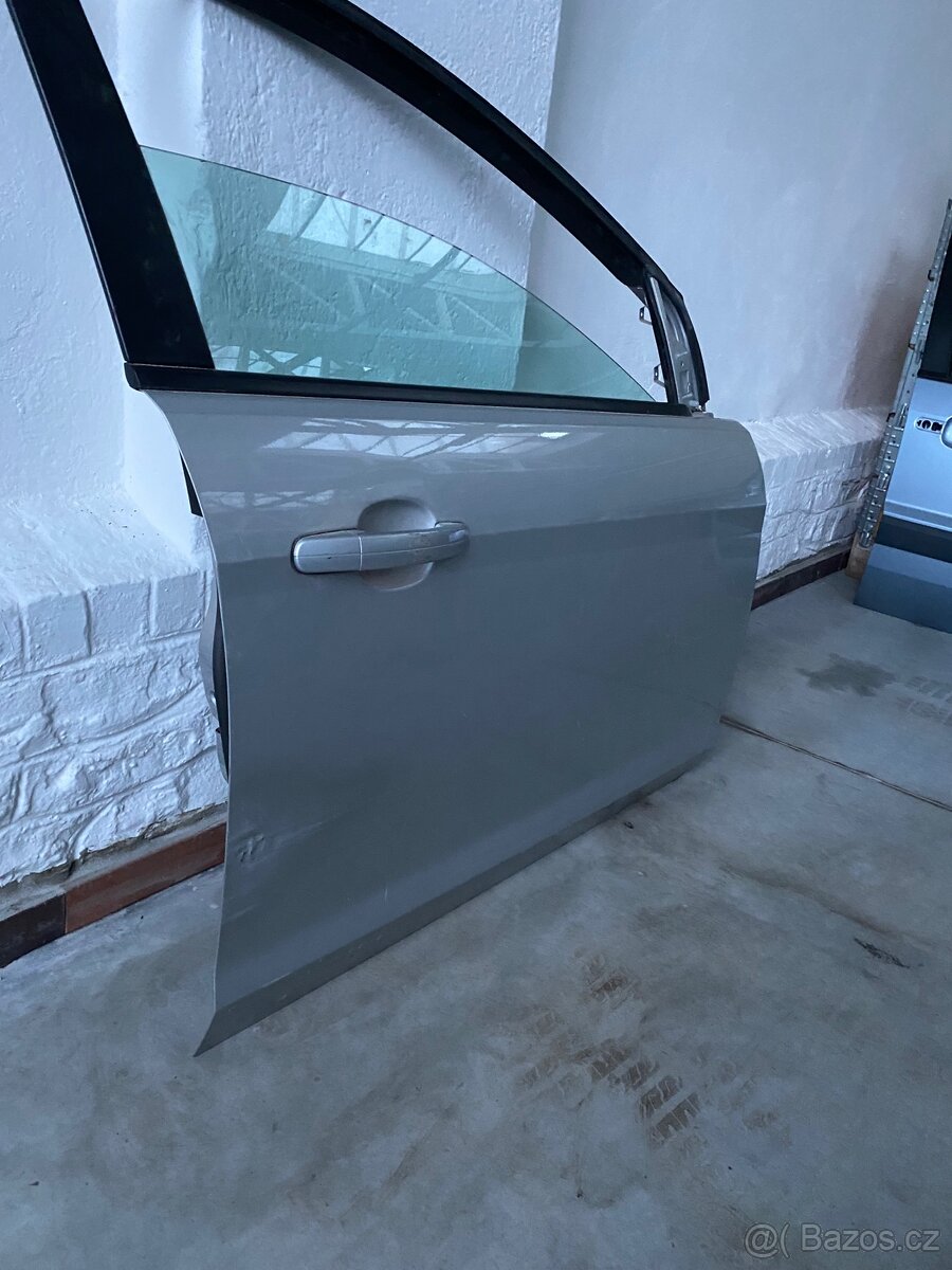 Prodám prave přední dveře na Ford Focus 2 - 3