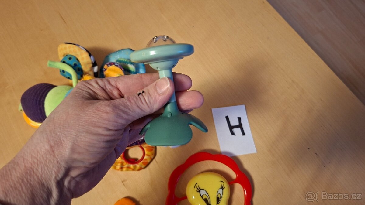 Lucka H - sada motýl, hrkátko, kousátko - 3