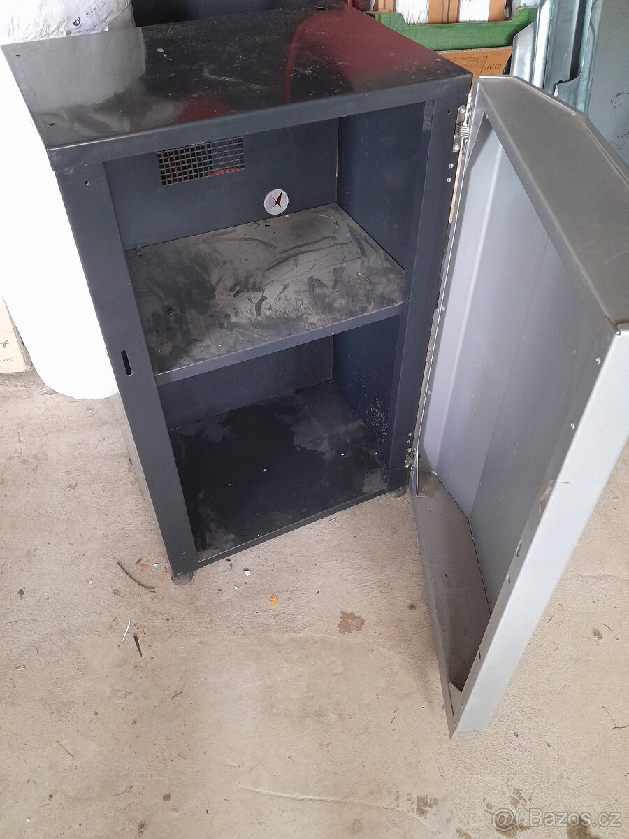 Plechová skříň - 3