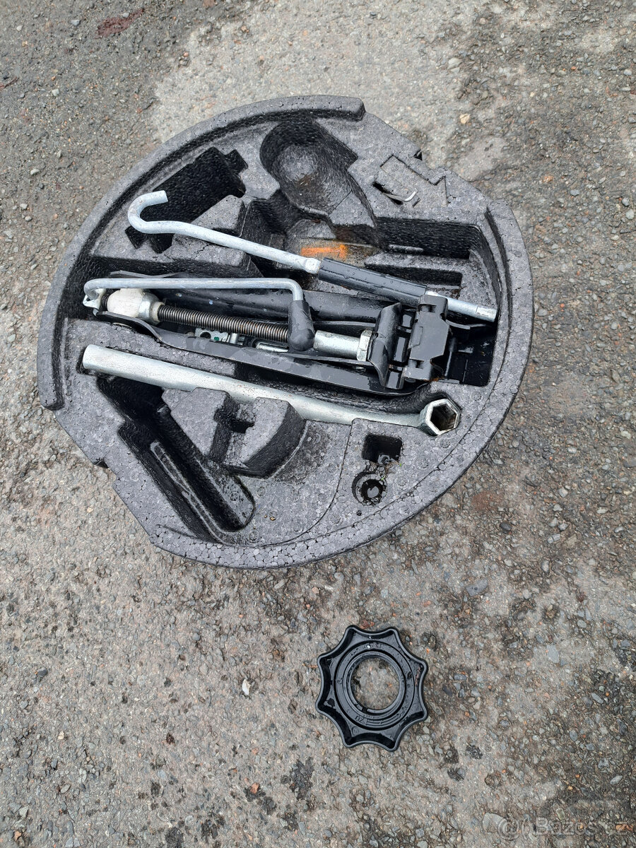 rezervní kolo Škoda Octavia 2 + výplň rezervy - 3