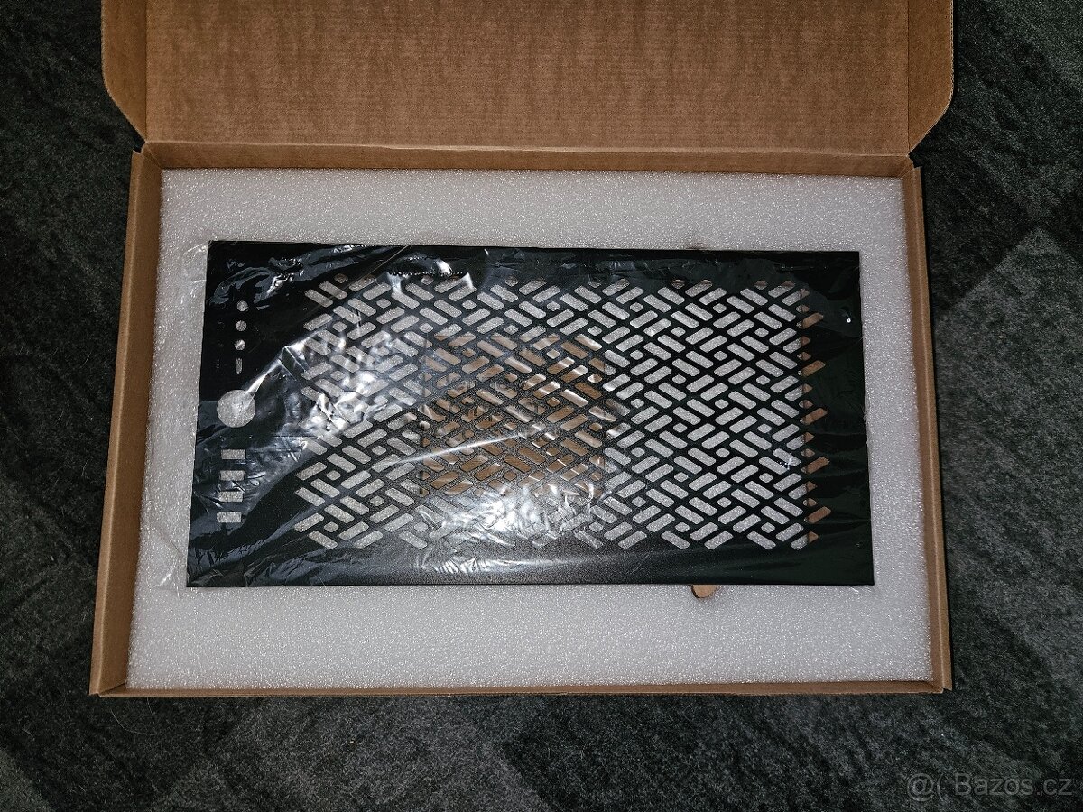 Prodám počítačovou skříň Fractal Design Define 7 Compact - 3