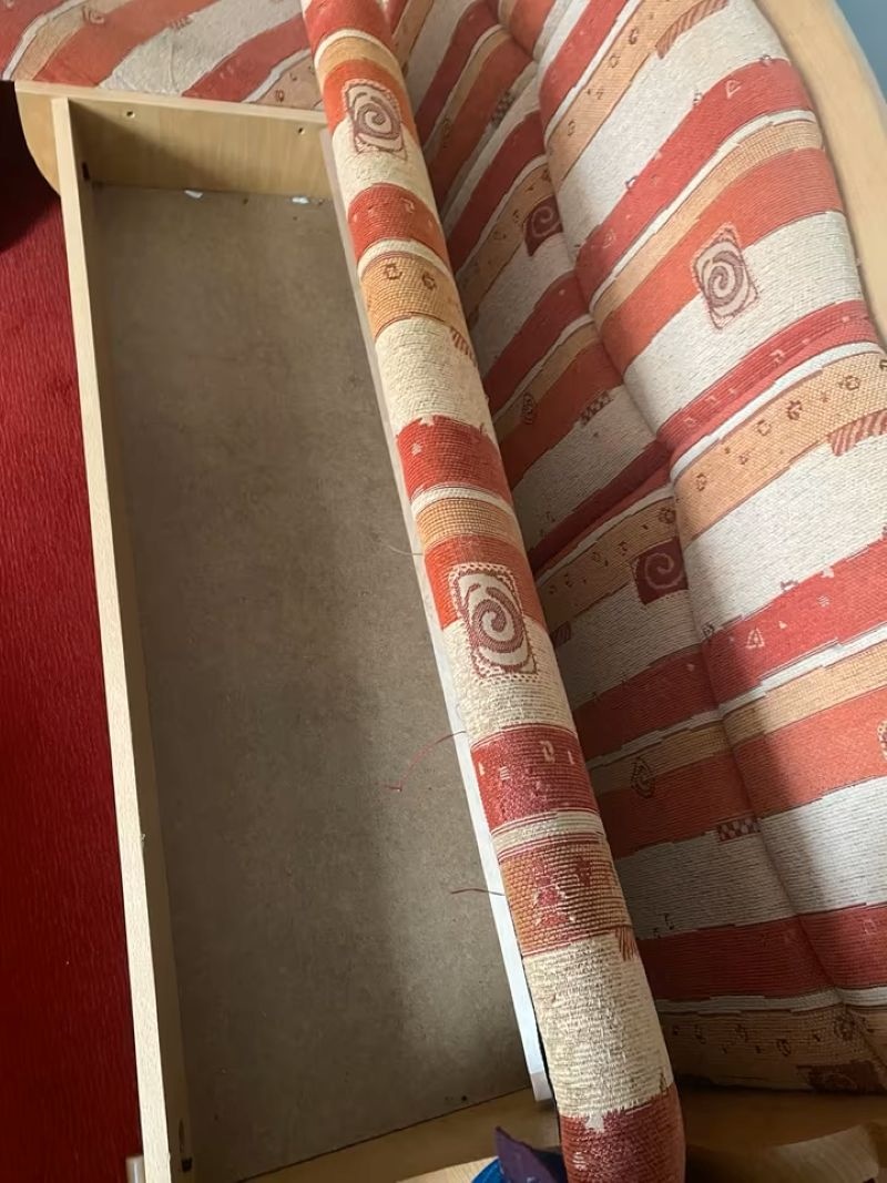 Lavice rohová, jídelní rozkládací stůl a 2 židle - 3