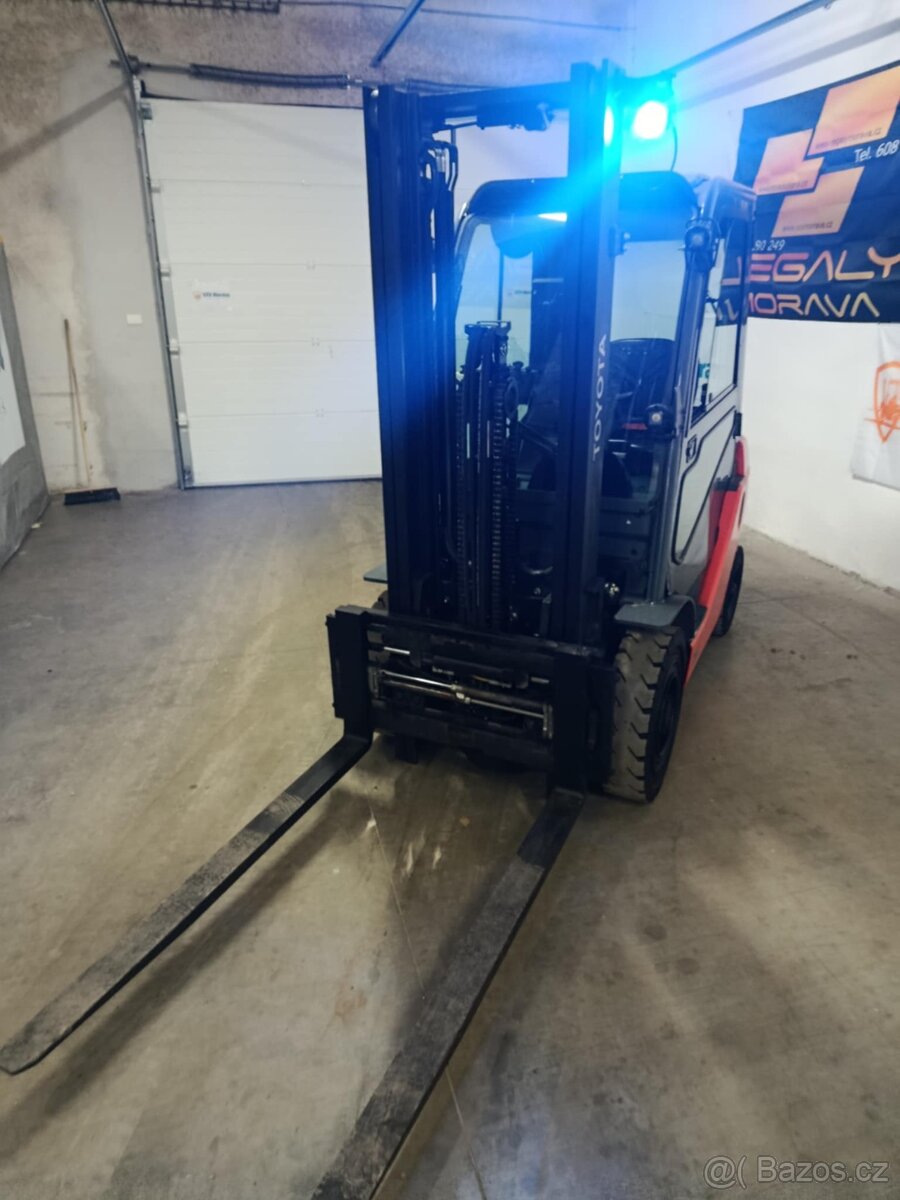 Čelni vozík Toyota 02-8FGF20 s pozicionerem - 3