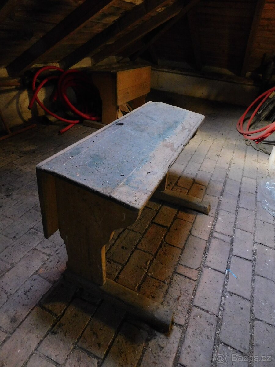 Stará školní lavice s kalamářem - 3