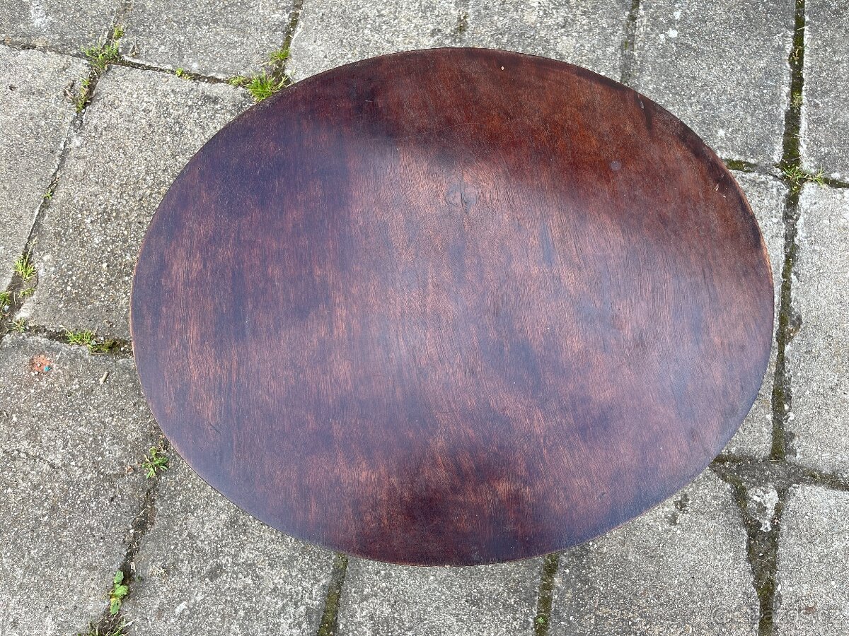 Starožitný nábytek - stolek oválný vyřezávaný - 3