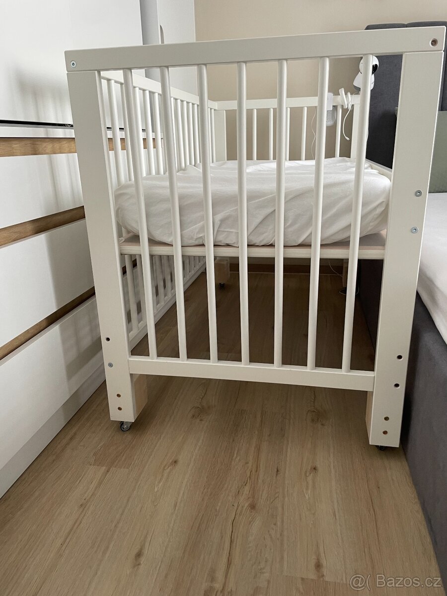 Postýlka s kolečky a matrace - 3