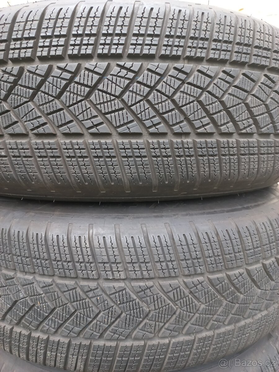 BMW iX zimní 20 Styling 1002 Goodyear 235 60 DOT2922 8mm - 3