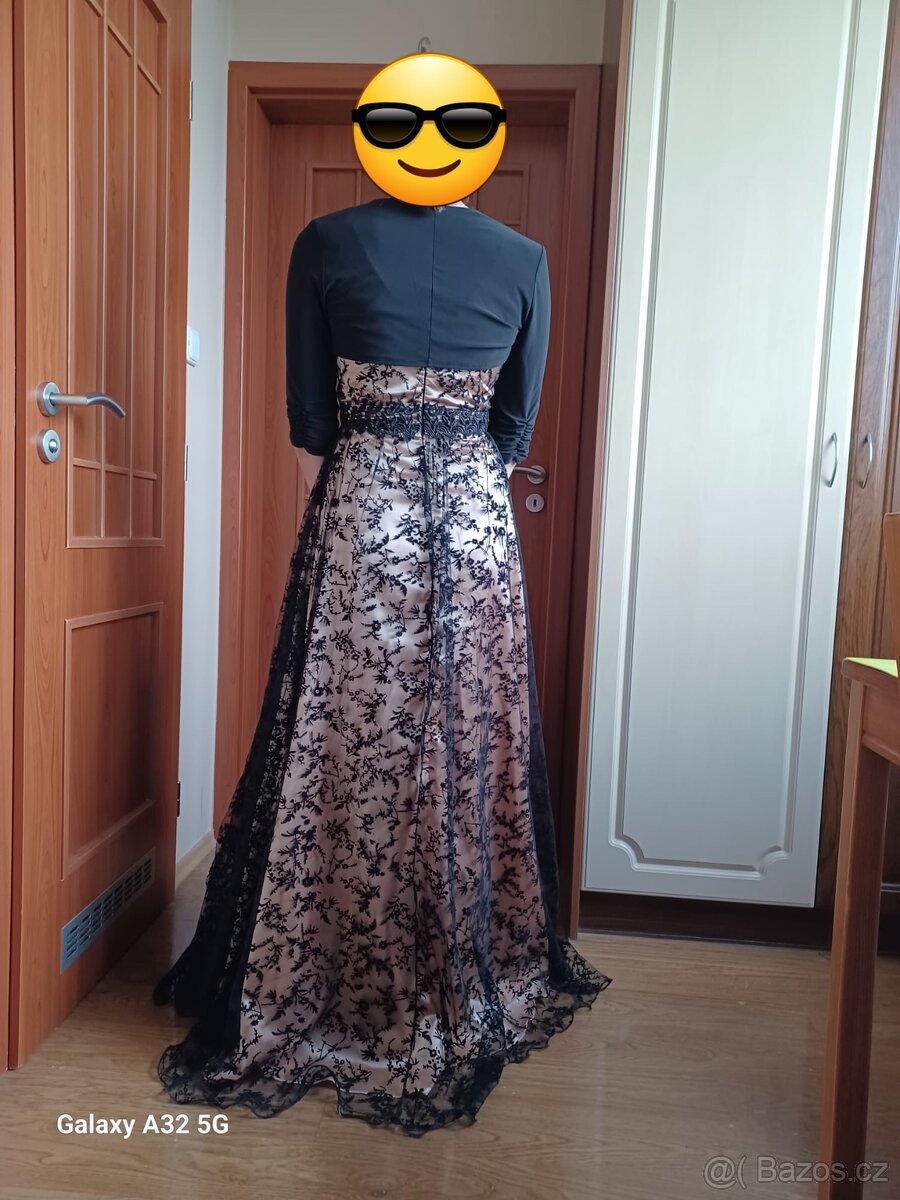 Zlaté dámské šaty s černou krajkou - 3