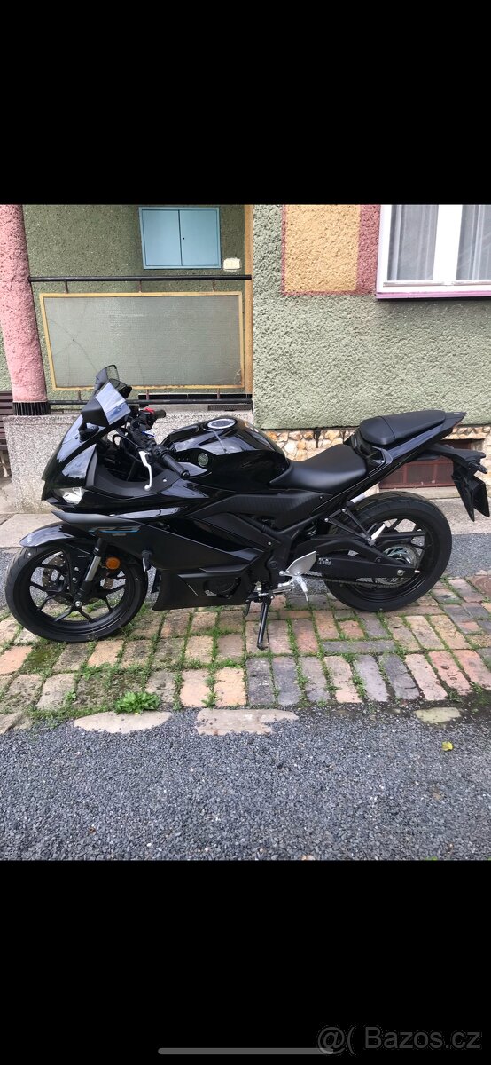 YAMAHA YZF-R3 - 3
