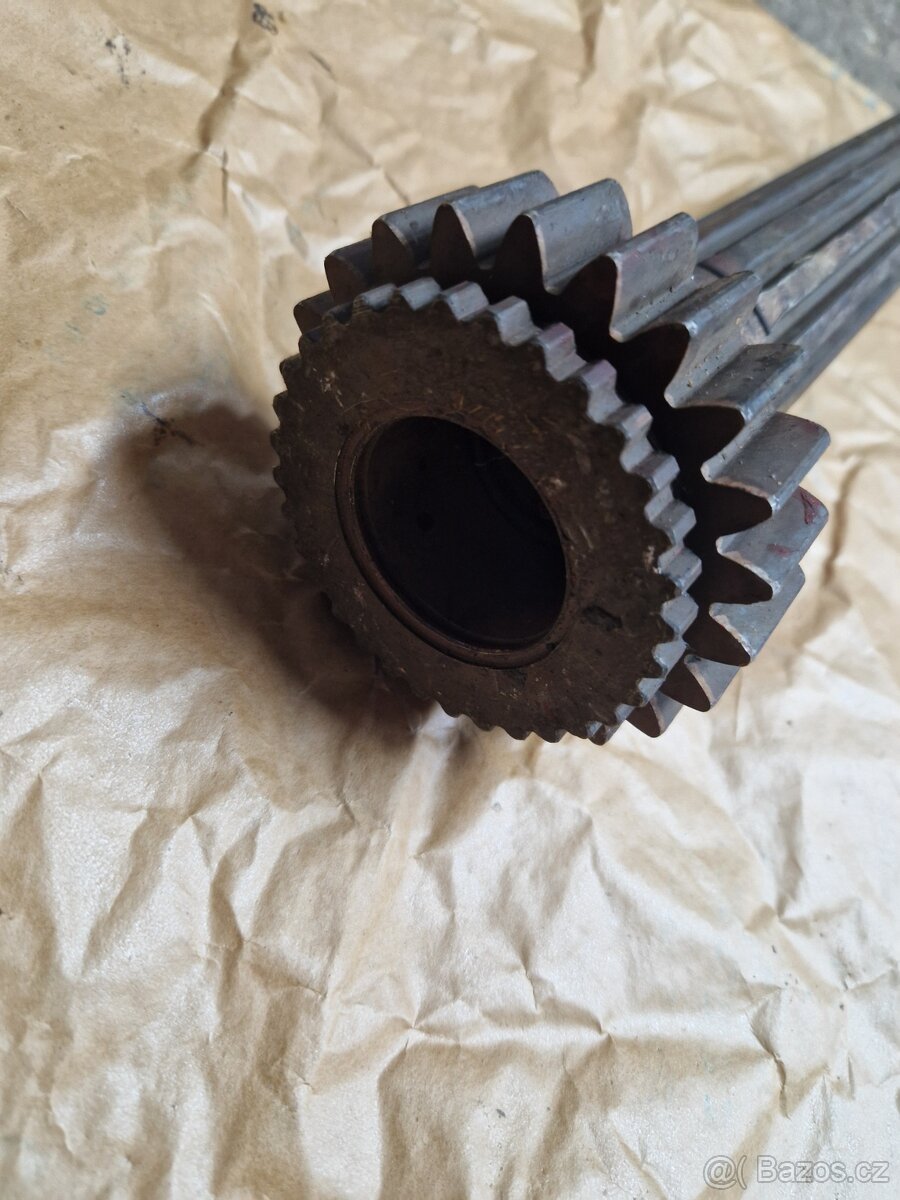 Dražkový hřidel zetor 67,6911 - 3