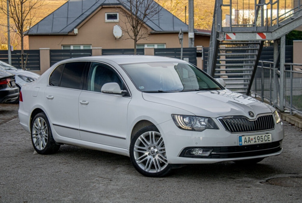 Škoda Superb 2.0 TDI CR 170k Elegance DSG - 3