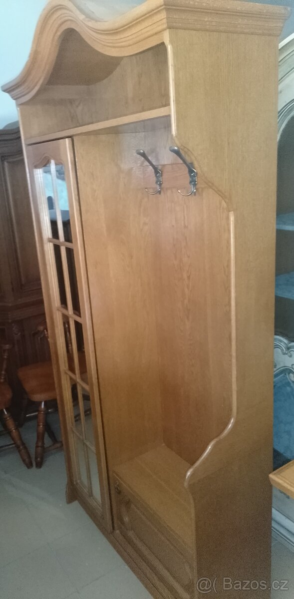 Dubová předsíňová zašupovací šatní skříň - 3