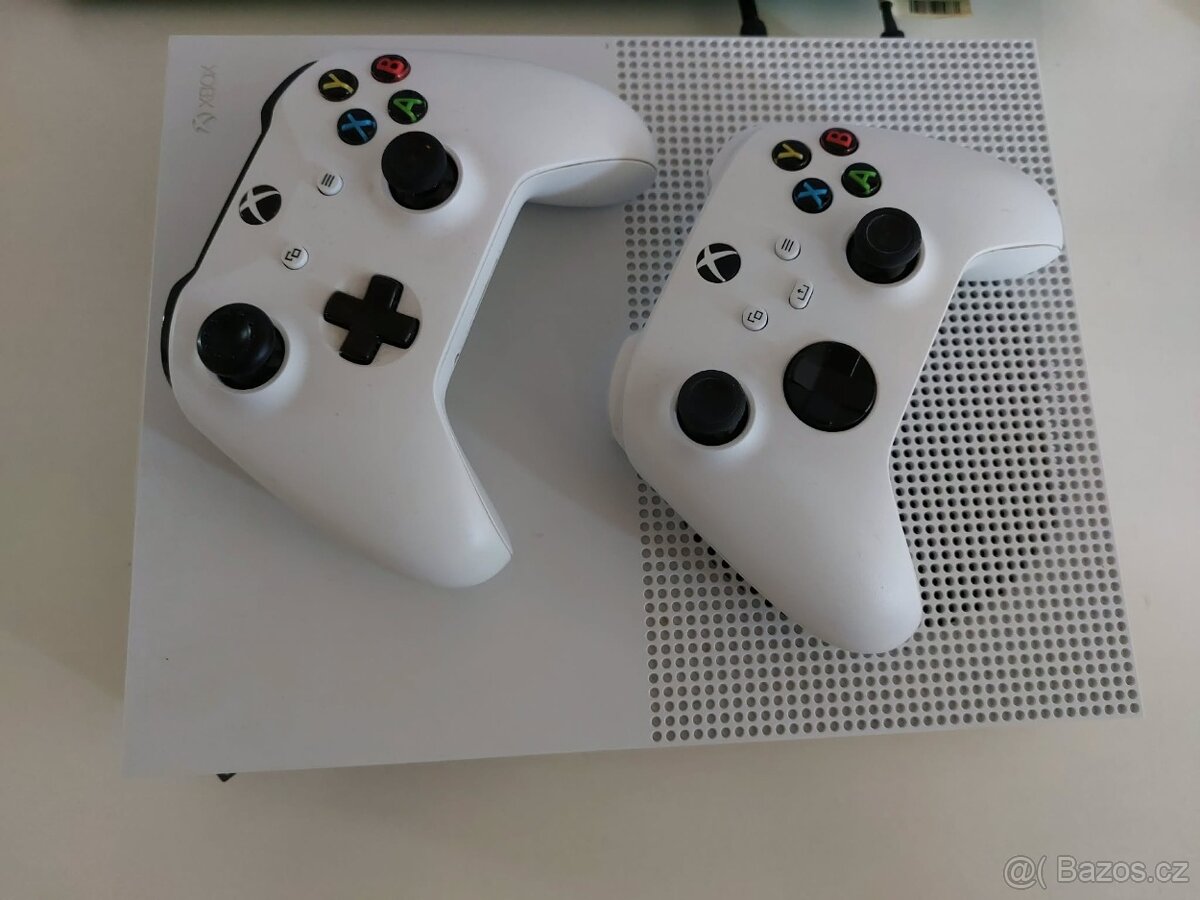 Xbox One S 500GB--2 ovladace-- - 3