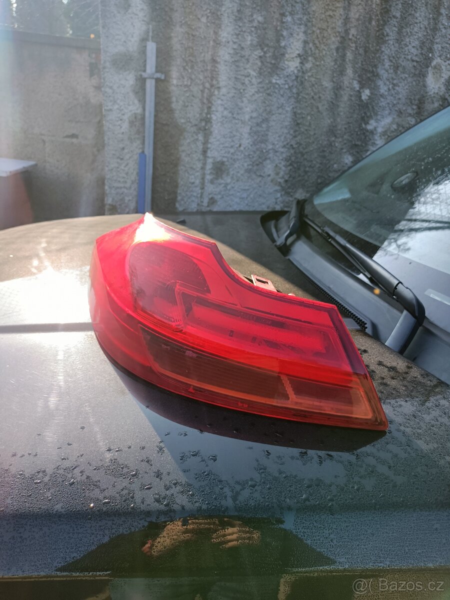 Insignie zadní světlo L - 3