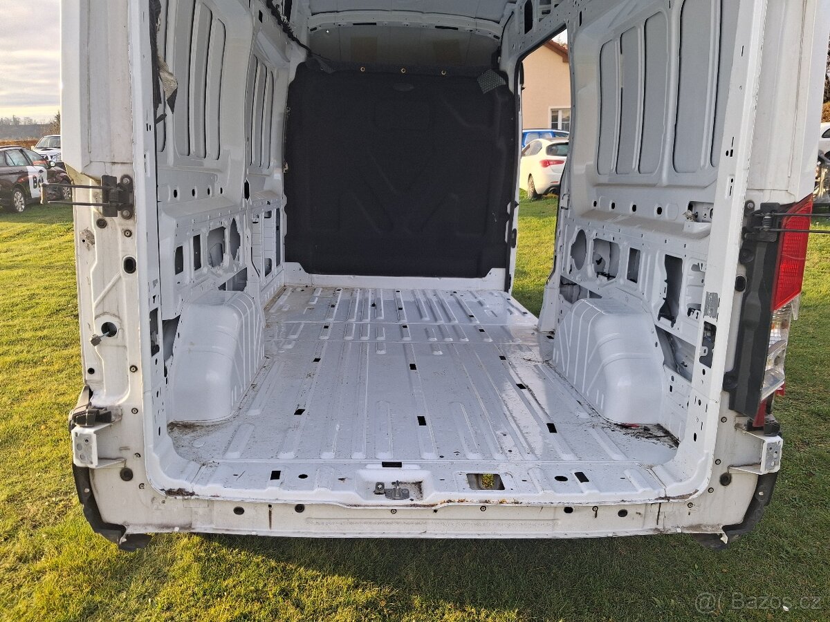 PRODÁM VÝŘEZOVÉ DÍLY Z KAROSERIE FORD TRANSIT 2018 VYSOKÝ - 3