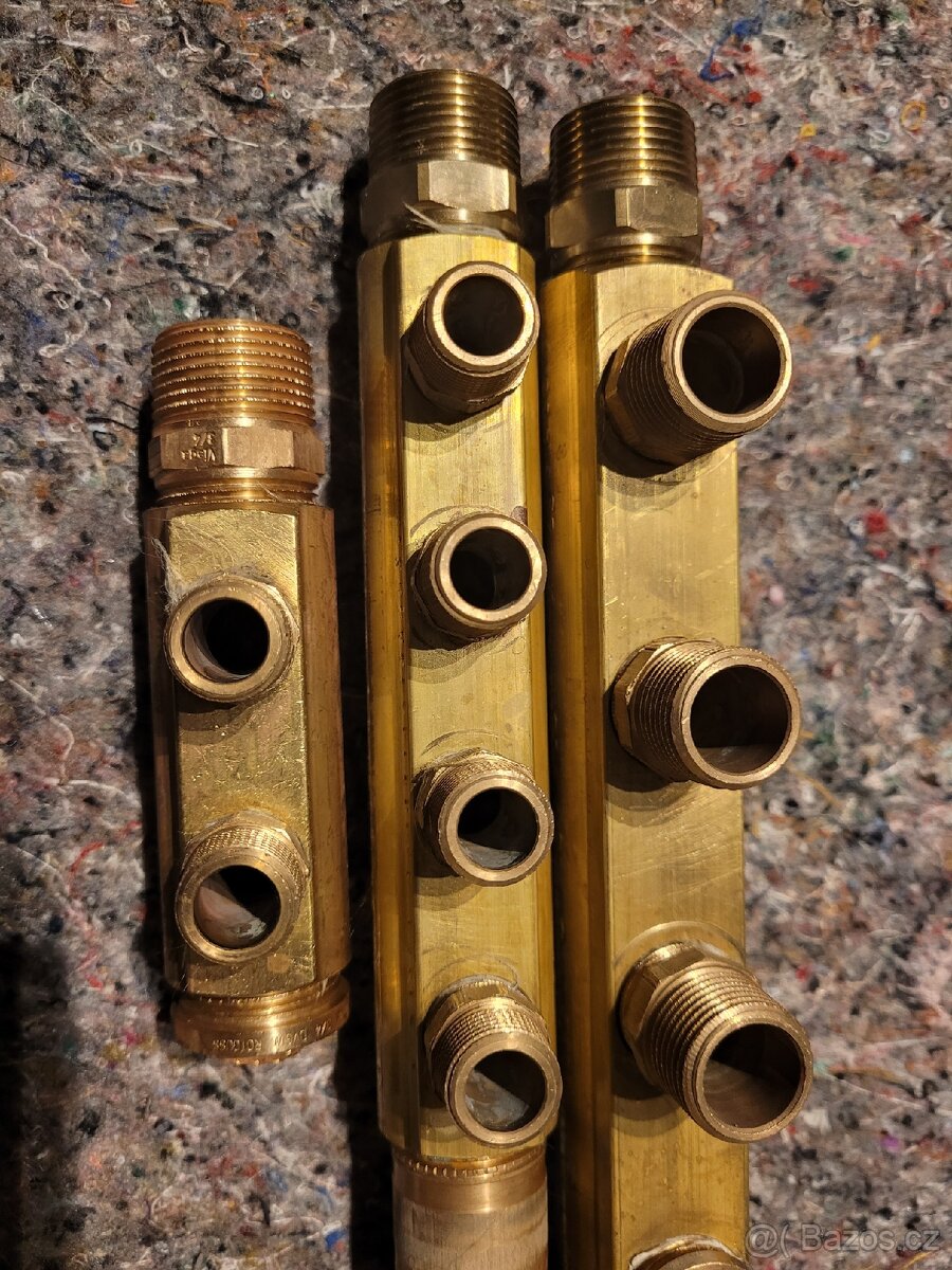 Rozdělovač s vývody pro adaptéry Giacomini. - 3