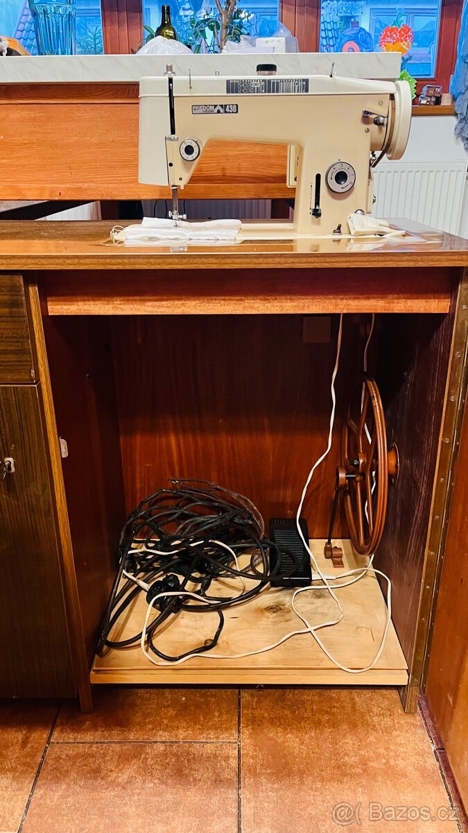 Šicí stroj PREDOM se skříní - 3
