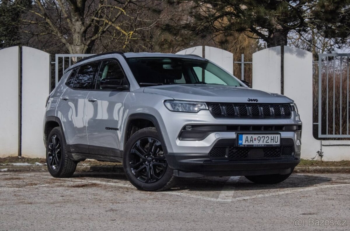 Jeep Compass 1.5 e-Hybrid Night Eagle II / NELAKOVANÉ - 3