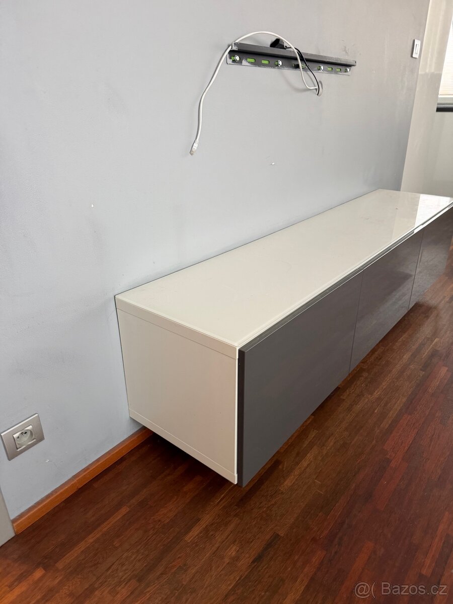 Skřínka pod TV - 3