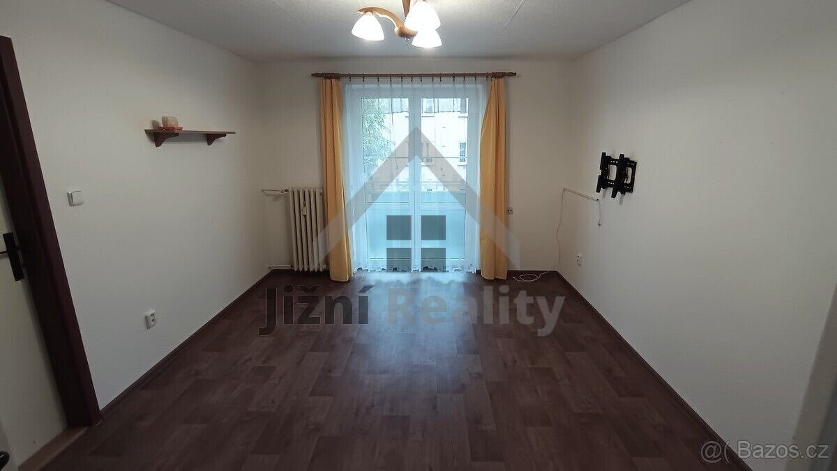 Byt 2+1 s balkónem, 2 patro, 55m2, Nerudova, ČB - 3